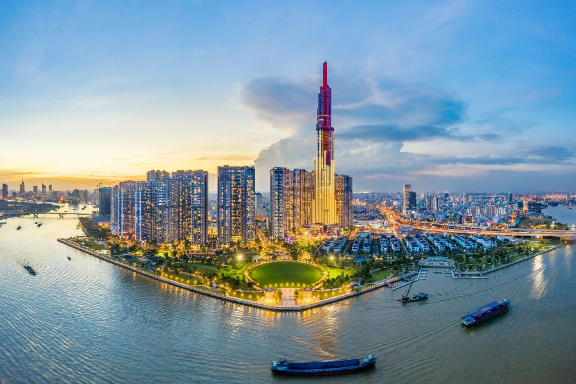 Ho Chi Minh - Danang - Ba Na Hill - Hoi An - Ninh Binh - Halong Bay - Hanoi