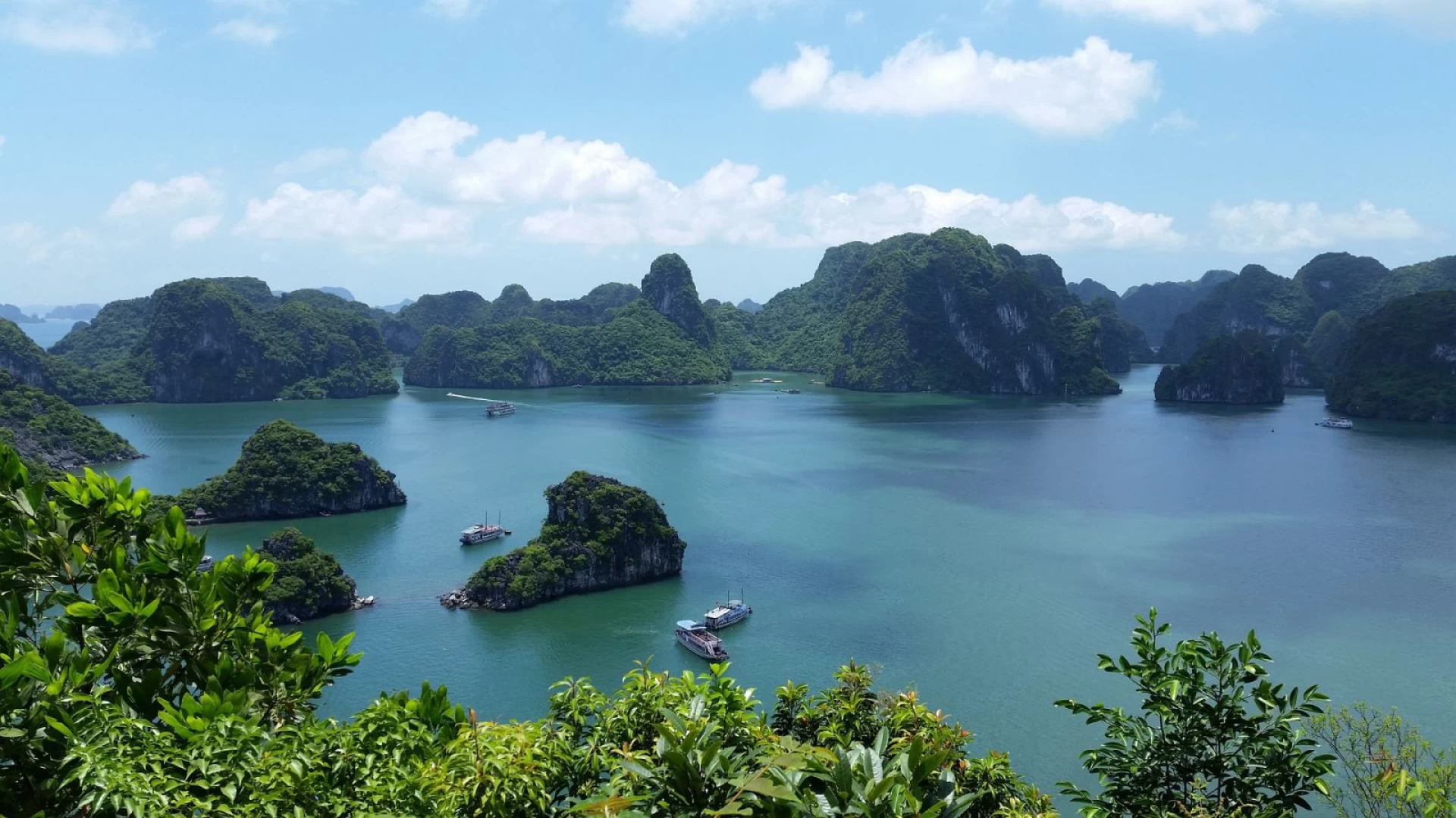6 Days Tour Package - Vietnam Hanoi – Halong Bay - Danang - Bana Hill - Cham Island