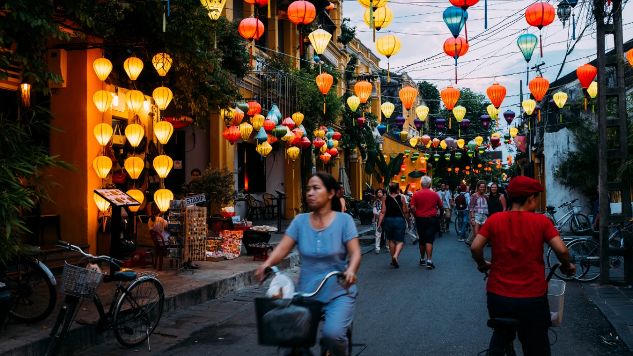 8 Days Tour Package - Vietnam HANOI - HALONG BAY - HUE - DANANG - HOI AN