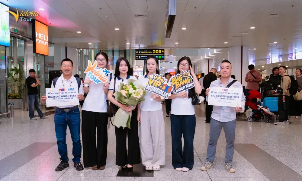 Victoria Tour welcomes the 77-member Mongolian delegation at the Vietnamese airport