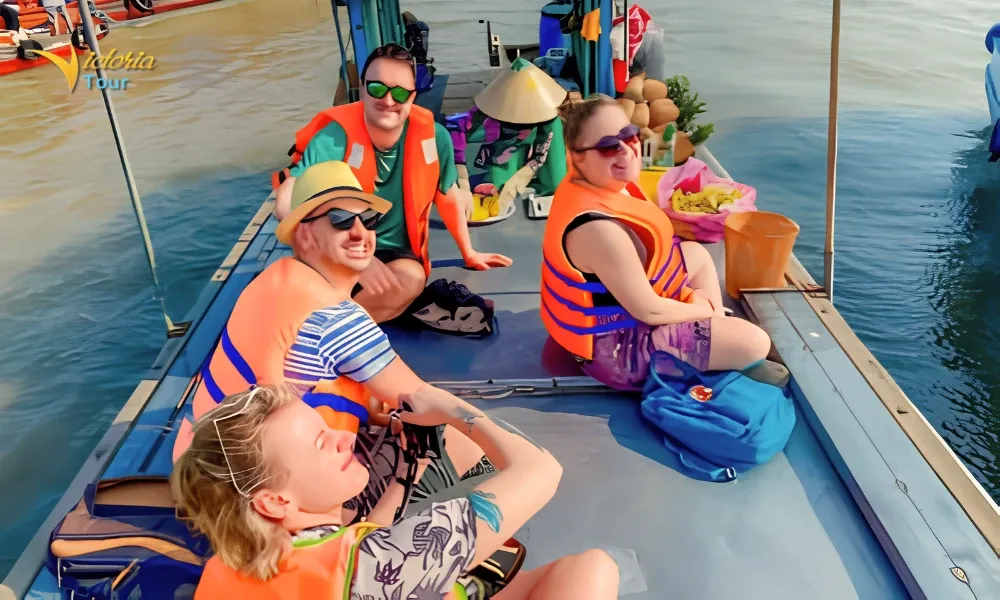 vietnam adventure tour: enjoying cai rang floating market