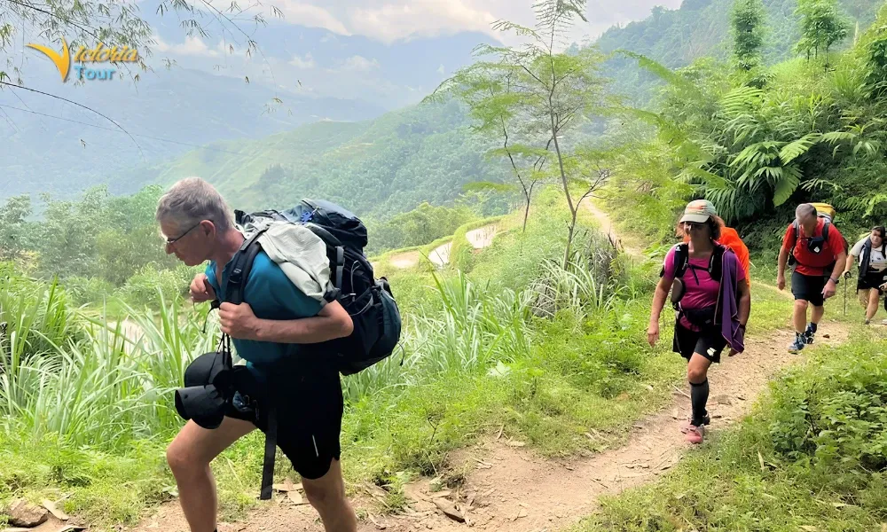 vietnam adventure tours: travellers enjoy trail trip
