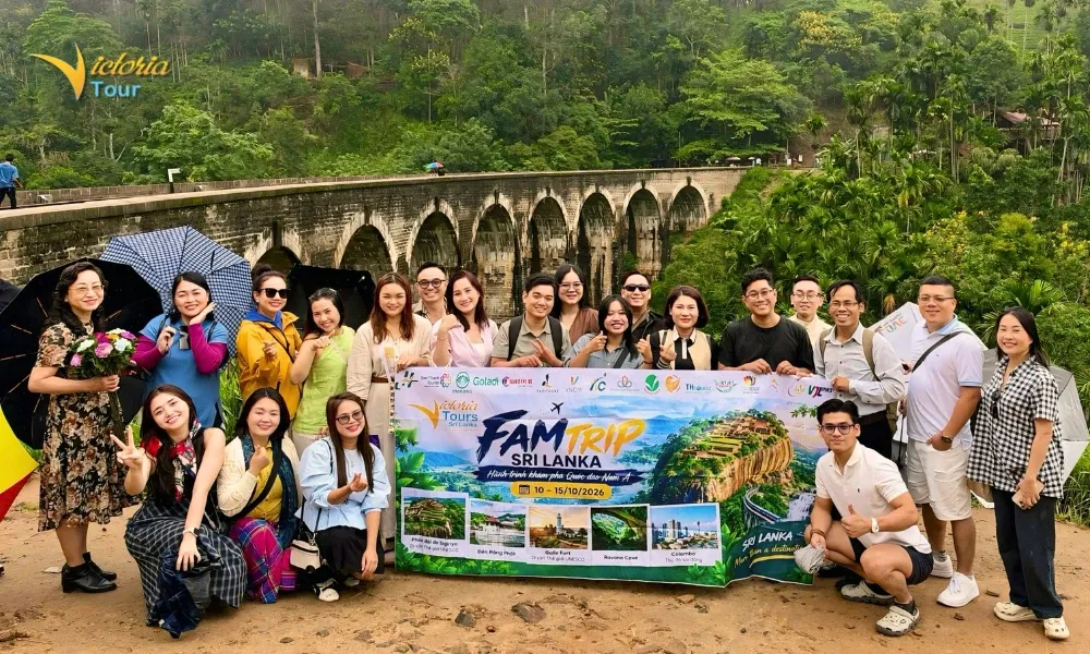 Đoàn khách Việt ghé thăm Nine Arch Bridge, Sri Lanka